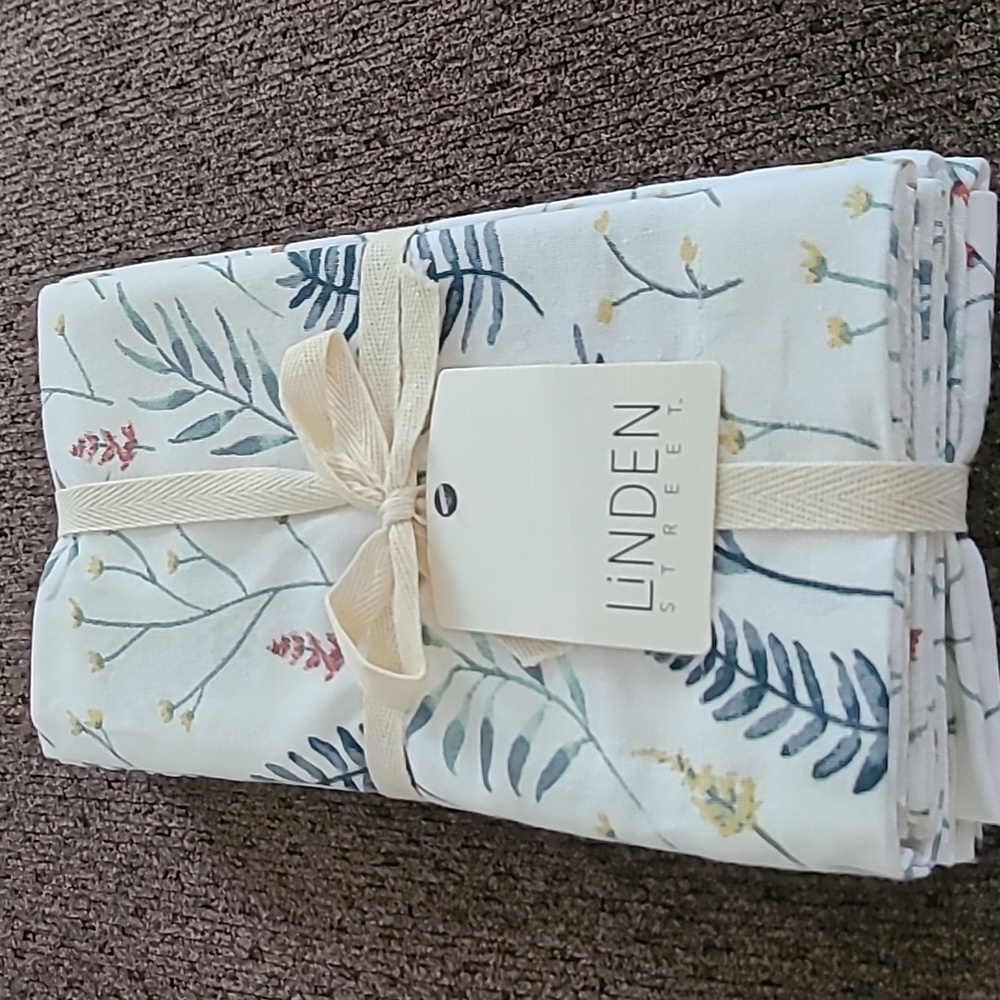 LINDEN STREET BRAND NAPKINS SET OF 4